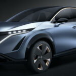 Nissan Qashqai-konceptet visas i en mörk lokal. (AI text)