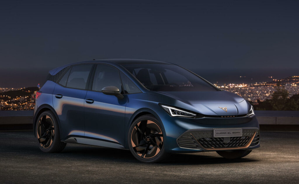 EV Ion-konceptbilen på natten (AI text)