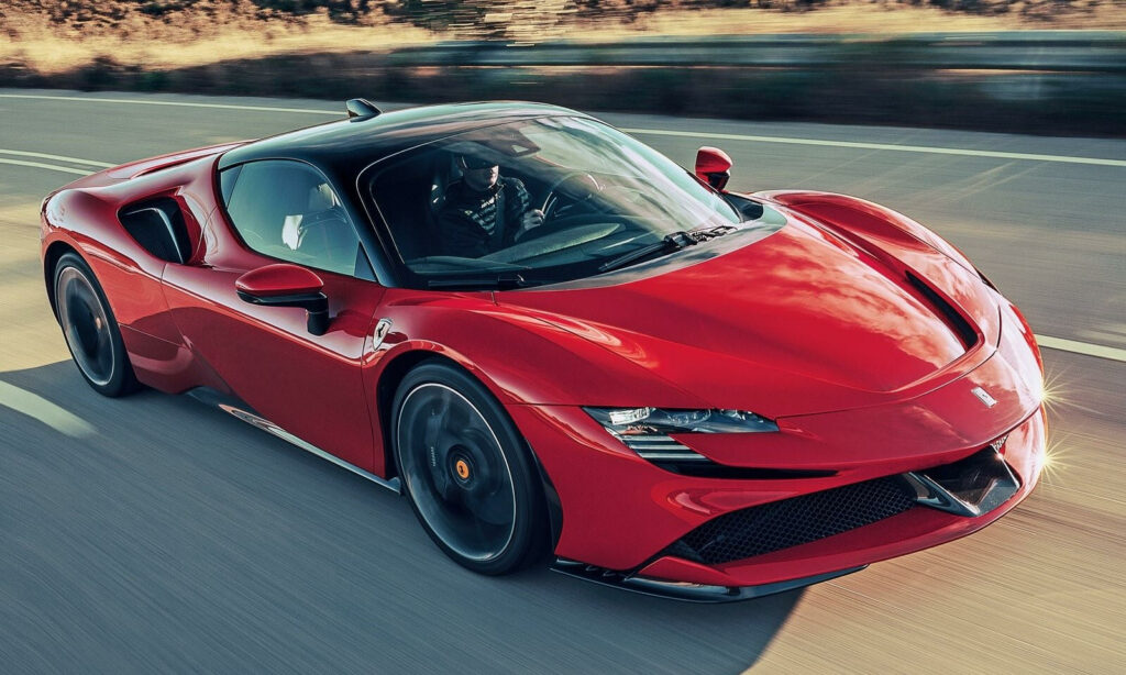 2019 Alfa Romeo Rosso är en supersportbil som är en hybrid. (AI text)