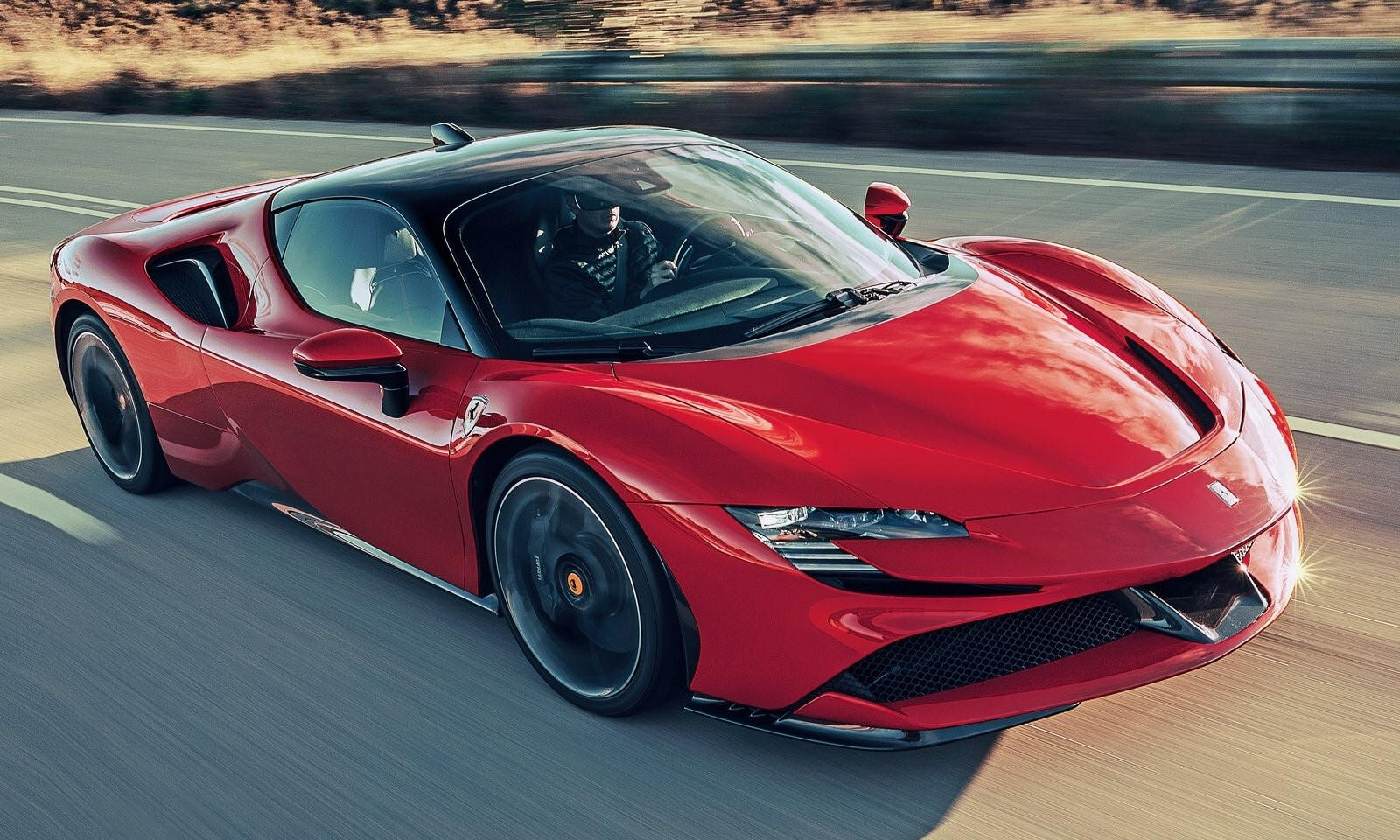 2019 Alfa Romeo Rosso är en supersportbil som är en hybrid. (AI text)