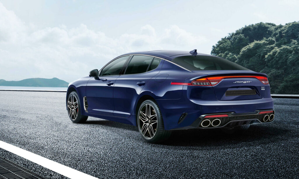 2019 Jaguar XF S Evoque kör på vägen (AI text)