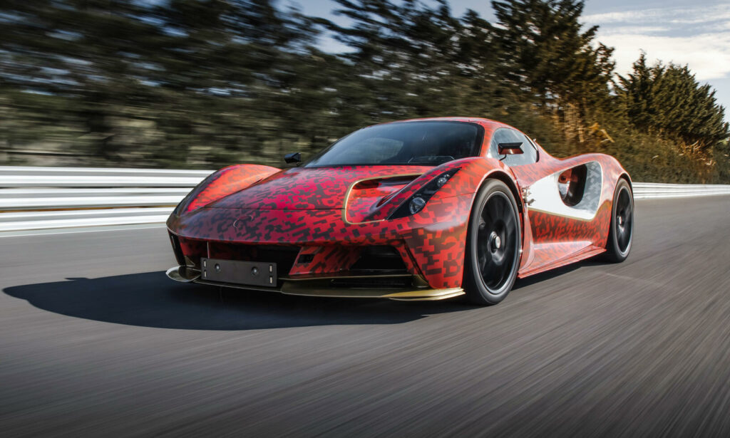 Formel 1-bilen kör ner banan. (AI text)