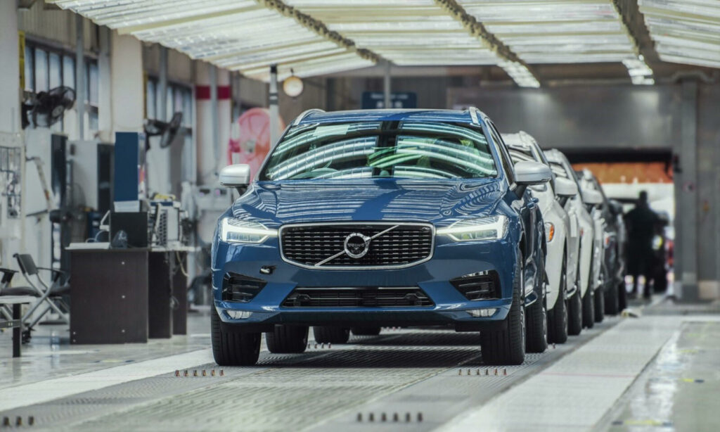 Inga tjänster inom produktion berörs av uppsägningarna.