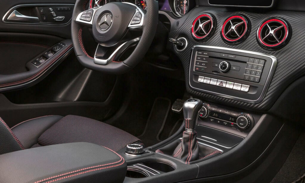 Inredningen i en Mercedes-Benz CLA (AI text)