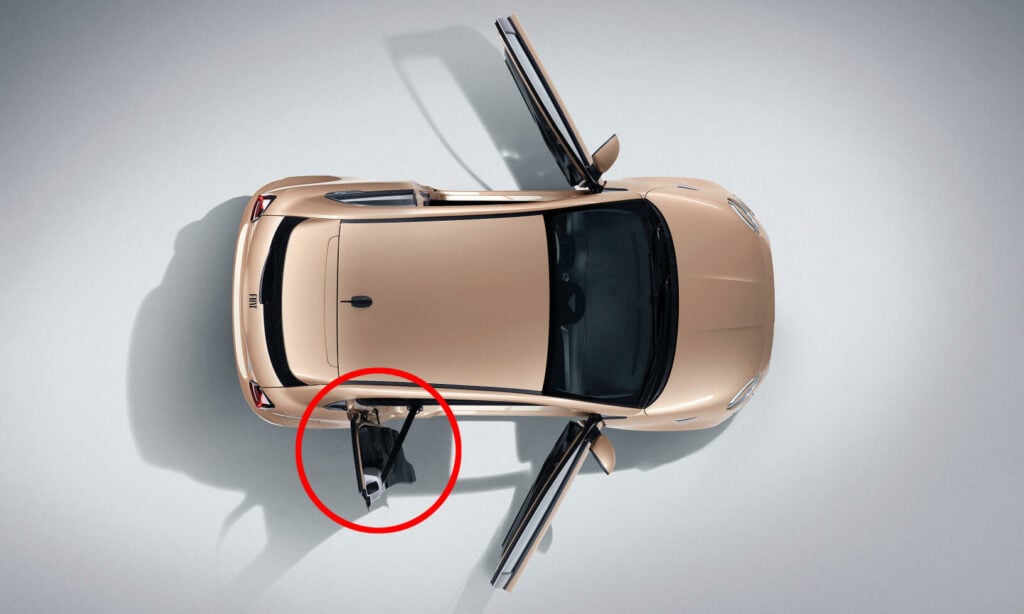 En bil med öpprat dörp (AI text)