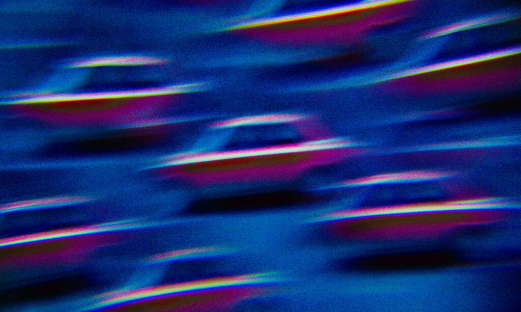 en suddig bild av bilar i en parkeringsplats (AI text)