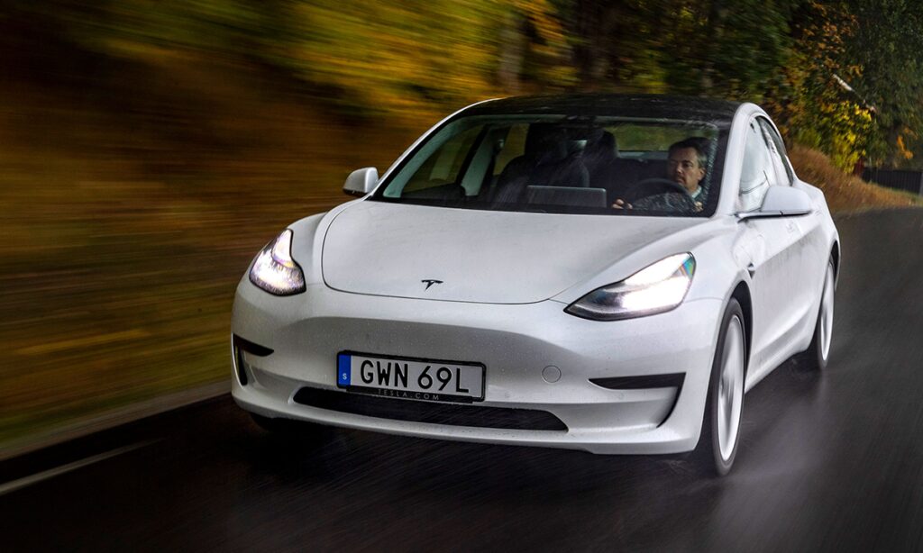 Kinatillverkade exemplar av Tesla Model 3 Standard Range Plus lär snart börja levereras till svenska köpare.