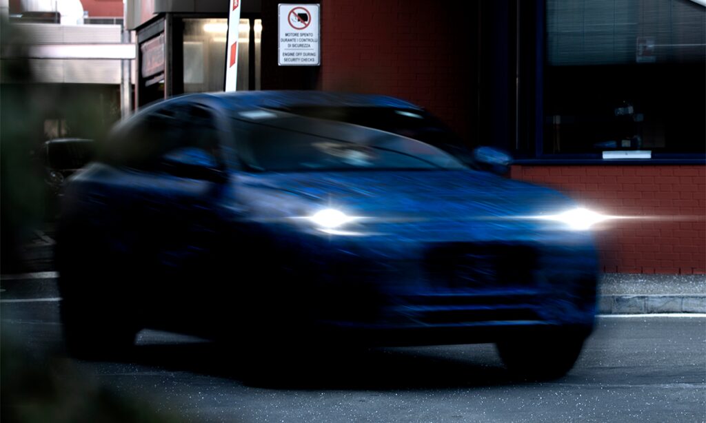 Maserati Gecale provkörs utanför fabriken i italienska Modena.