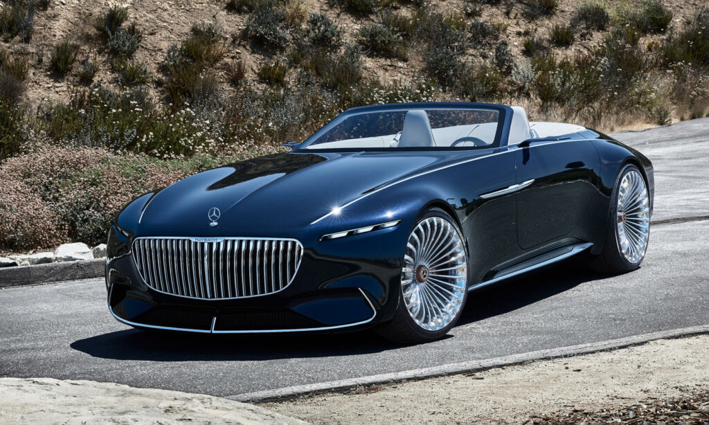 Mercedes-Benz-konceptbilen i öknen (AI text)