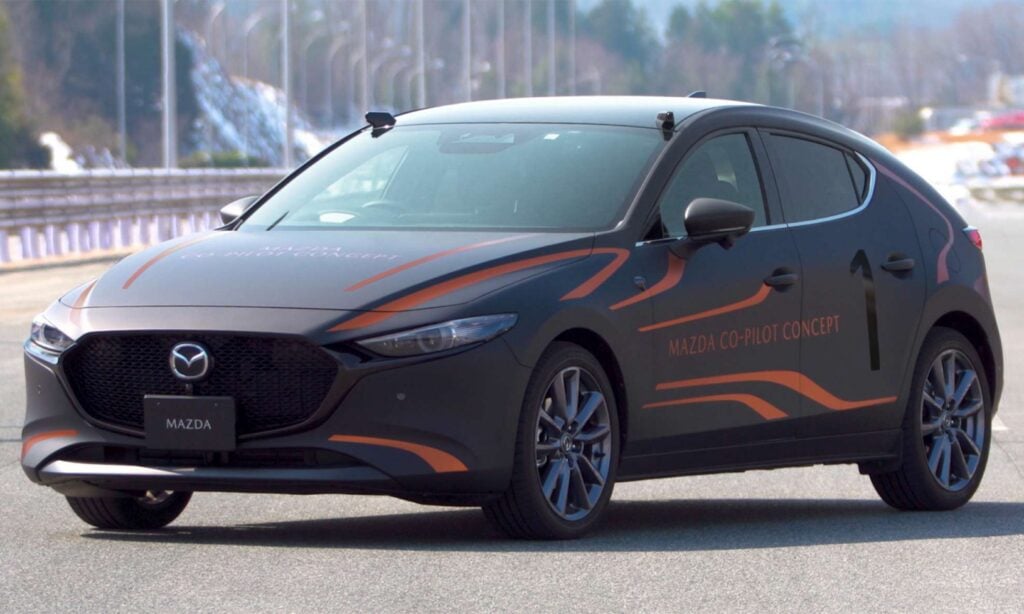 Konceptbilen Mazda Co-Pilot Concept bygger på en Mazda 3.