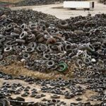 En däckskrot i en stad (AI text)