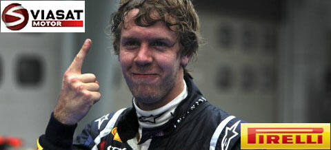 Red Bull-racingföraren ger en thumbs up. (AI text)