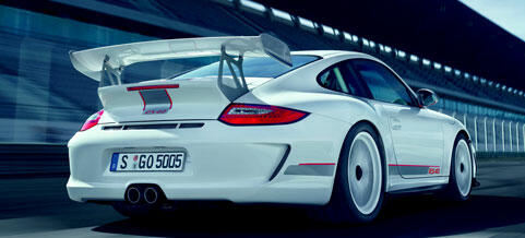 Porsche 911 GTS RS kör nedför banan. (AI text)