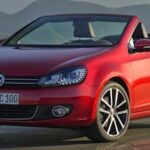 röd Volkswagen Golf cabriolet (AI text)