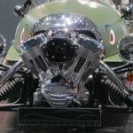 En motorcykel med en sidaresäck. (AI text)