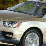 En Audi Q3 kör ned vägen. (AI text)