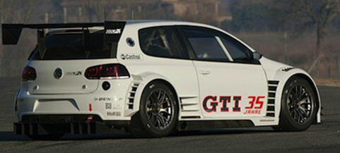 En Volkswagen Golf GTI med bakväxel. (AI text)