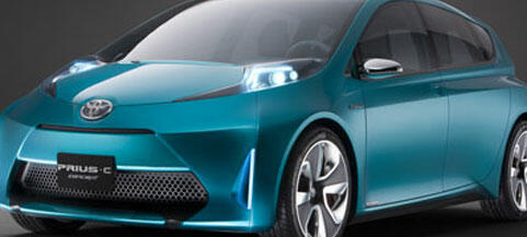 Toyota Prius-konceptet visas i blått. (AI text)