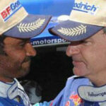 Personer poserar för en foto. (AI text)