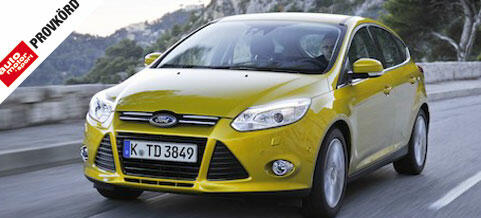 Ford Focus kör ner vägen (AI text)