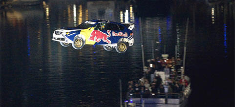 Red Bull-rc-bil flyger över en stad (AI text)