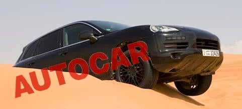 En Porsche Cayenne krockar in i en sanddyne. (AI text)