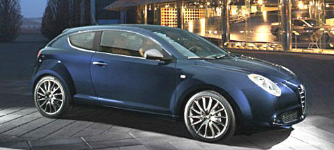 En blå bil parkerad framför ett byggnad. (AI text)