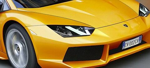 En gul Lamborghini GT4. (AI text)