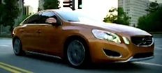 En annons för en Volvo S60 V6. (AI text)