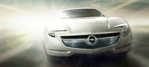 En vit bil kör på en väg. (AI text)