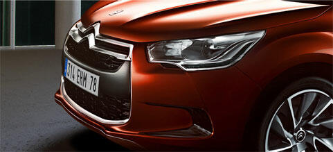 Den nya Citroën C3 parkerad i en parkeringsplats. (AI text)