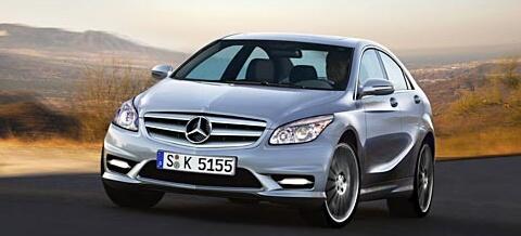 En Mercedes-Benz B-klass kör på en väg. (AI text)