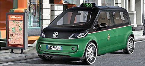 En grön VW-taxi parkerad på gatan. (AI text)