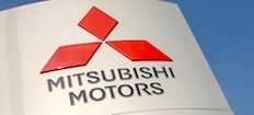 En bil med Mitsubishis motorer-logotyp på den. (AI text)