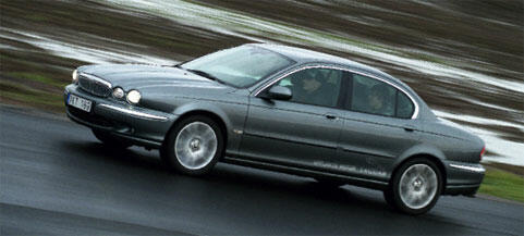 En Jaguar XKR S (AI text)