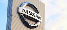 Nissan-logga på ett byggnad (AI text)