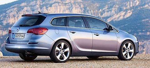 En bil parkerad på en backe (AI text)