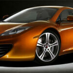 En McLaren (AI text)