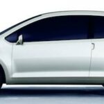 En liten bil på vit bakgrund. (AI text)