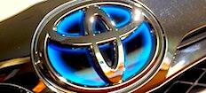 En Toyota-logga på en bil (AI text)