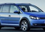 En blå Volkswagen Caddy (AI text)