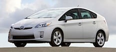 En Toyota Prius parkerad vid vägkanten. (AI text)