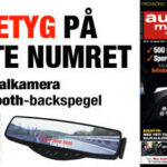 En omslag med en bil och en förare (AI text)