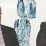 en grupp personer sittande vid ett bord (AI text)