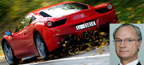 En man i kostym klär sig och en röd sportbil parkerad bredvid honom. (AI text)