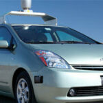 En Toyota Rogue parkerad i en parkeringsplats (AI text)