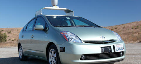 En Toyota Rogue parkerad i en parkeringsplats (AI text)