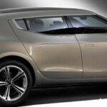 En konceptbil visas mot en grå bakgrund. (AI text)