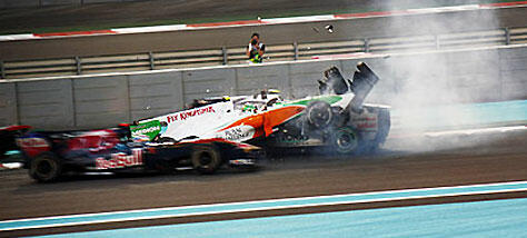 Under en träningssession kraschade en racebil. (AI text)