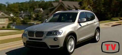 BMW X3-ovanligt storbil kör ned gatan (AI text)